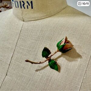 Vintage Giovanni Elegant Green and Peach Rose Brooch